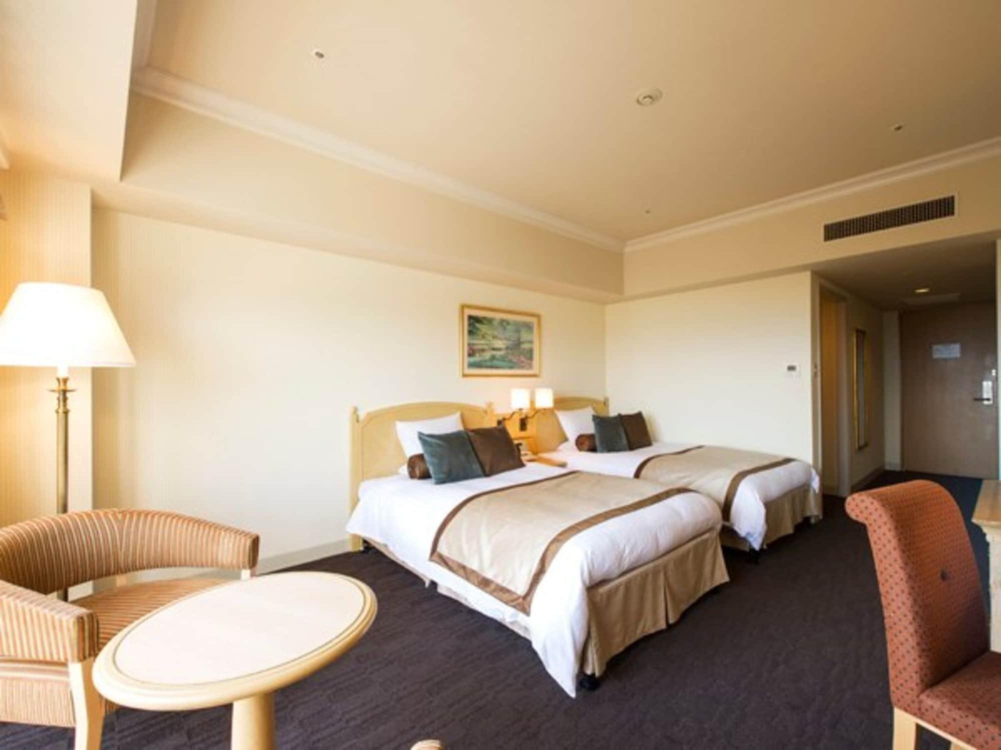 Hotel Okura JR Huis Ten Bosch Sasebo Exterior foto A room at the hotel