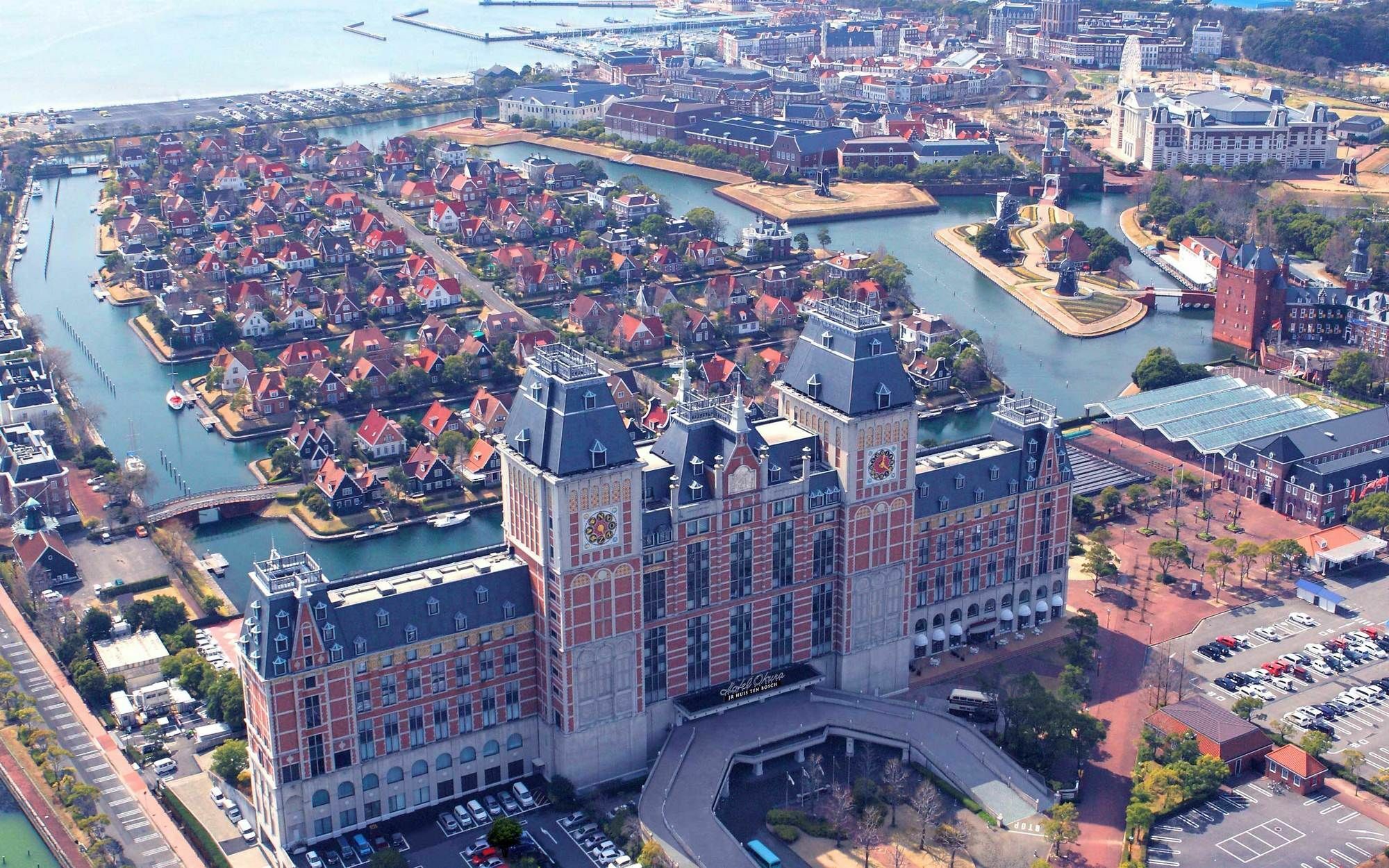 Hotel Okura JR Huis Ten Bosch Sasebo Exterior foto Aerial view of the complex